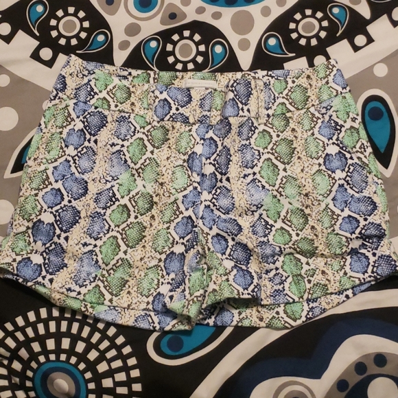 3 Pairs of New York & Co and Loft Shorts- all Size 10 - Picture 2 of 8